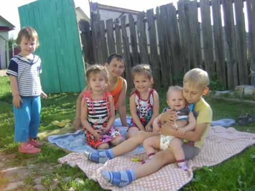 Ваш ребенок может чувствовать себя забытым иброшенным, хотя это касается уже более старших детей