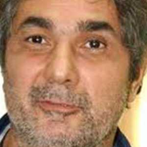 Мужчина очень любит заниматься домашним хозяйством, на выходных его можно застать за уборкой жилища