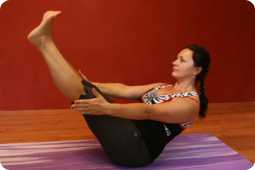 Не прикрывайте веки при выполнении асан, поскольку это лишит вас равновесия