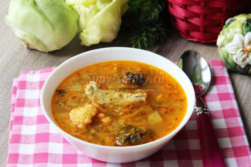 Мясо кладем обратно в кастрюлю, добавляем картошку и варим ть минут