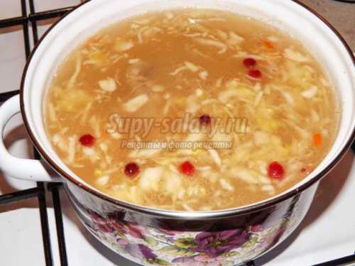 Щи из квашеной капусты: рецепт со свиными ребрышками