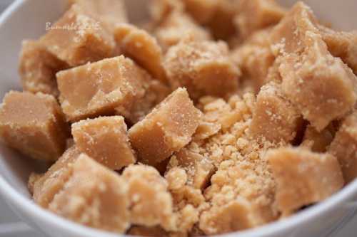 Сахар, варенный на молоке. Десерт из свежих абрикосов