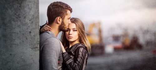 Этот признак влюбленности мужчины не надо отвергать изза скромности или нежелания вводить его в траты