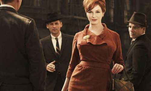 Поэтому брюки и свободный верх естественная форма одежды для мужчины