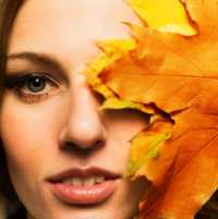 А все дело в том, что все то, что мы наносим на кожу, как бы дополнение к гидролипидному слою, такаясебе мантия, не позволяющая водичке испаряться из сосудов дермы