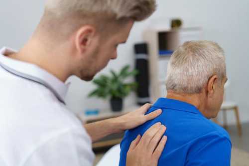 Необходимо концентрировать свое внимание на дыхании, почувствовать его ритм и глубину, следить за направлением воздуха в легкие, а потом наружу