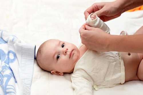 Первая обувь, в которой малыш будет ходить, обязательно должна быть ему по размеру