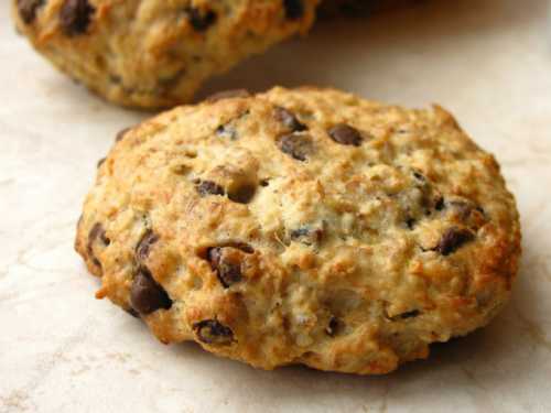 Для начала поставьте духовку разогре ваться, выбрав температуру в градусов