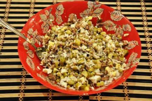 Салат рыбный с яйцом