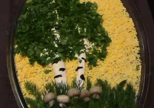 Кладем на сковородку лук с грибами и обжариваем на растительном масле