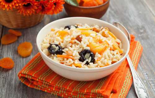 Морковку порезать соломкой