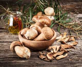 Так что нужно обратить внимание на то, насколько качественно были обрезаны грибы