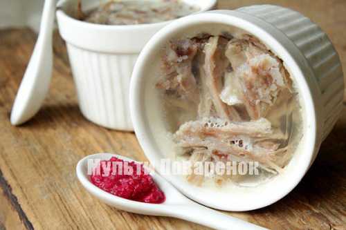 Снова ополосните, слегка обсушите, откинув на дуршлаг, и нарежьте некрупными кубиками