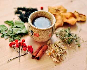 К полезным свойствам зеленого чая следует отнести и его способность выведения из организма радиоактивных веществ