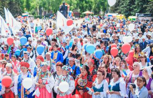 Сок из гранатовых зерен усилит действие нашей золотой маски