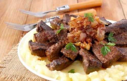 Запекают в духовом шкафу при слабой температуре еще около получаса