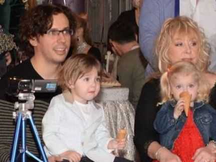 Алла Пугачева показала, как танцуют ее дети