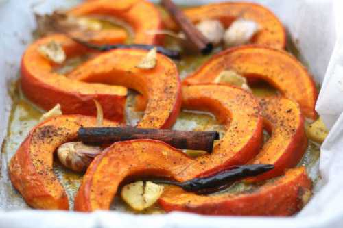 Получается блаженство под хрустящей корочкой. К тому ж в скумбрии есть полезные витамины и жиры