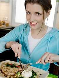 Накачать мышцы помогут силовые тренировки и рацион, богатый белком