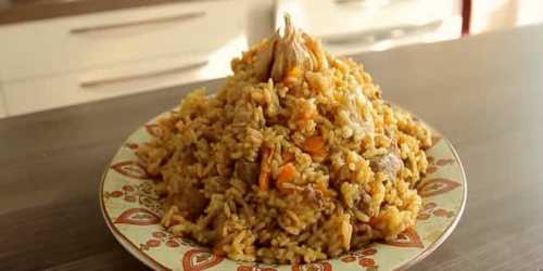 В казане или в сковородке растапливаем сливочное масло