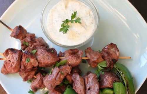 С ним нужно обращаться умело, иначе оно не получится ни мягким, ни сочным, ни вкусным Я хочу вам рассказать, как сделать баранину отварную поармянски, так, чтобы и бульон получился вкусный, и само мясо не превратилось в резину