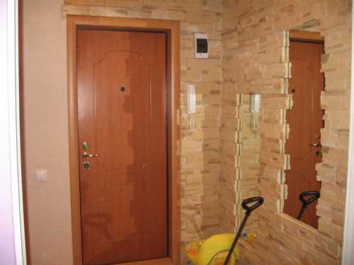 Такое покрытие можно мыть, оно натуральное, не вызывает аллергию, устойчиво к перепадам температур и различным воздействиям