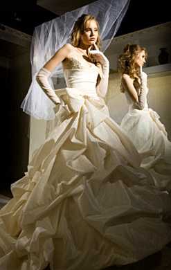 Их часто дополняют атласом, кружевом, стразами, жемчугом