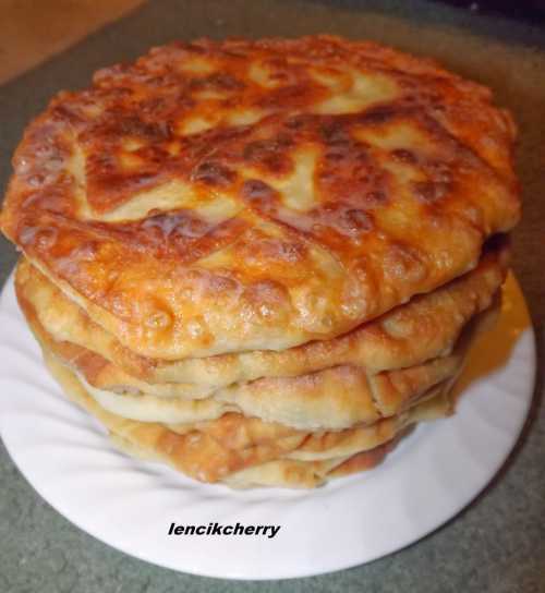 Плацинды с творогом и зеленью