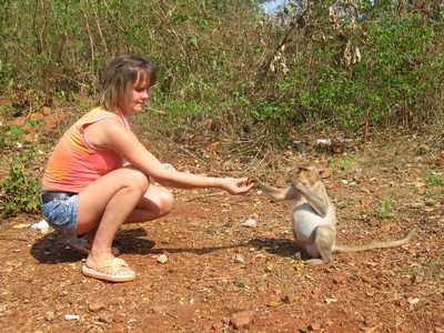 Выгодно ли покупать брендовые сумки за границей