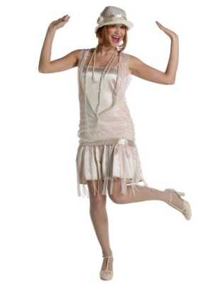 Немаловажное значение в образе занимали прически, о них и поговорим