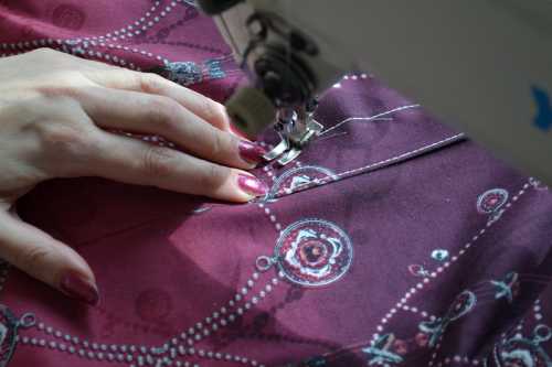 Молния в куртке из кожи соединяется обычно одним швом