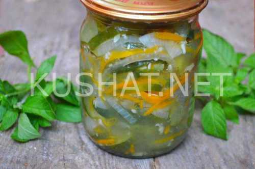 Узнай рецепт салата из огурцов с луком на зиму,