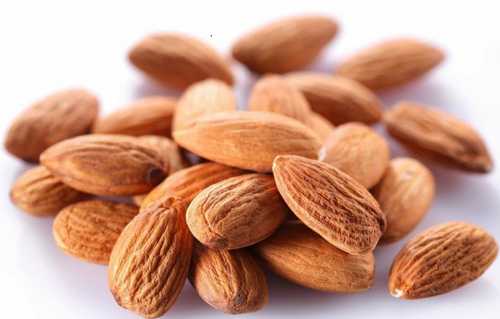 Оно помогает предотвратить солнечные ожоги и повышенную пигментацию, обладает целительным действием при экземе, псориазе, высыпаниях