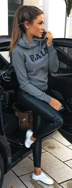 Летний кэжуал 2018: стильные образы незаменимых платьев