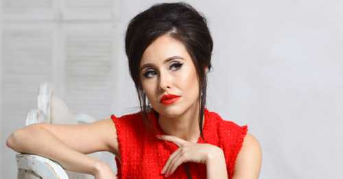 Известная теле и радиоведущая и журналистка весьма довольна, что ее живот вновь стал плоским после ти месяцев интересного положения