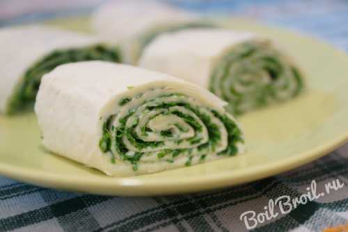 Если угли будут раскаленными, лаваши могут быстро обгореть, но сыр внутри них не успеет расплавиться