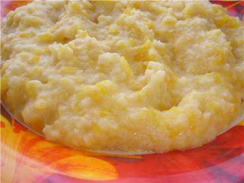 Мы выбрали сезонные фрукты хурму и грушу, так как они отлично сочетаются и с пшенной кашей, и с тыквой, а ещё они очень красивые и, главное, сладкие