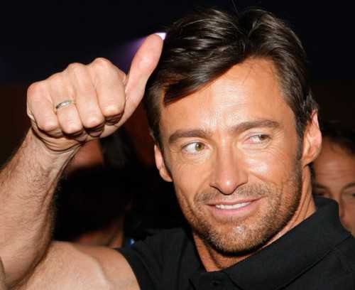 На нем он в фитнессклубе с