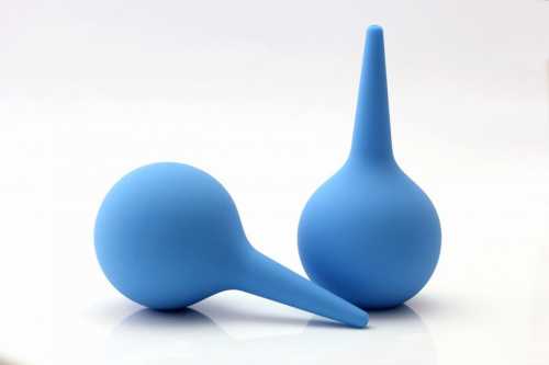 Для того, чтобы сделать клизму с кофе, нужно заварить крепкий зерновой молотый кофе растворимый не подходит, из расчета столовых ложки на стакан воды, процедить, остудить, и разбавить кофе до необходимого для клизмы объема