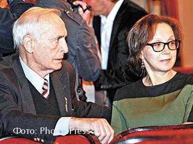 А в обычные дни полагаюсь на интуицию и мой любимый черный цвет