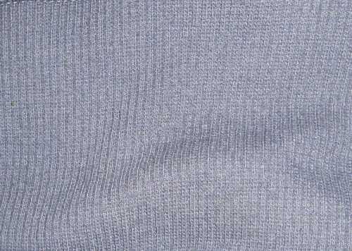 Необходимо вывернуть чулки на левую сторону, сделать домик для носка и начинать накладывать натягивать чулок