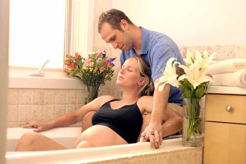 Травники издавна задавались вопросом о том, как спровоцировать роды в домашних условиях