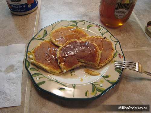 Брызнуть лимонного сока, слегка посыпать свежемолотым перцем