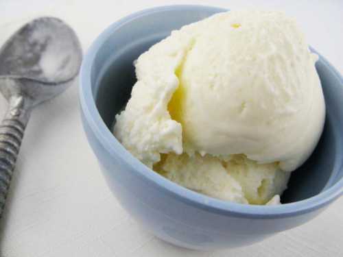 При завязывании последующих кистей уже в грунте томаты также полезно полить под корень йодной водой из расчета капли