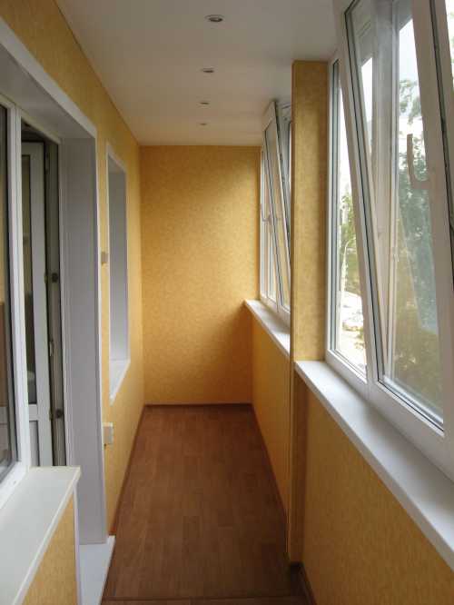 Все рейки, как и крепления, должны располагаться на одном уровне