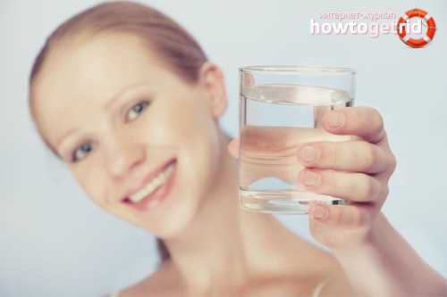 Общее мнение о том, как правильно пить воду в течение дня до еды за минут, после еды через часа обязательно
