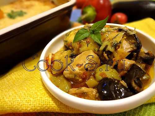 Баклажаны измельчаем в форме кубиков