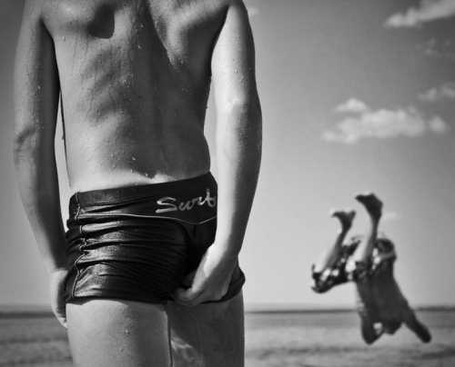 В этой ёмкости либо нагревают лечебную жидкость, либо кладут на её дно раскалённый кирпич, а его посыпают сухим природным средством