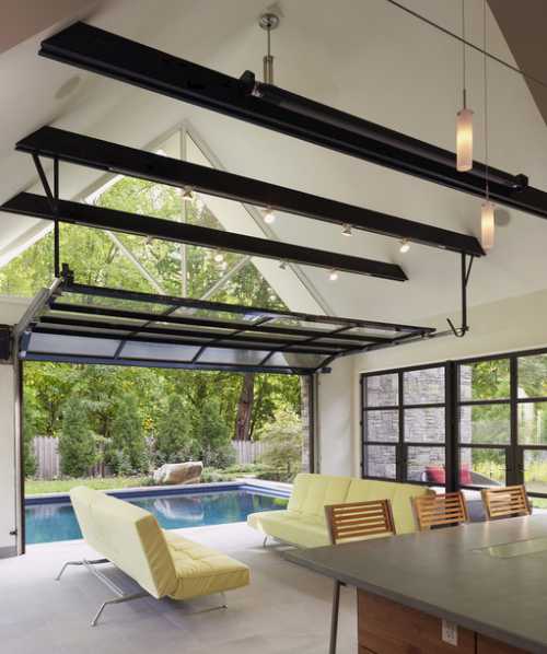 Уже давно черный грибок на стенах облюбовал панельки с не герметичными стыками