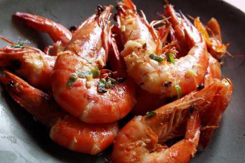 Как готовить креветки с чесноком:варим, жарим,